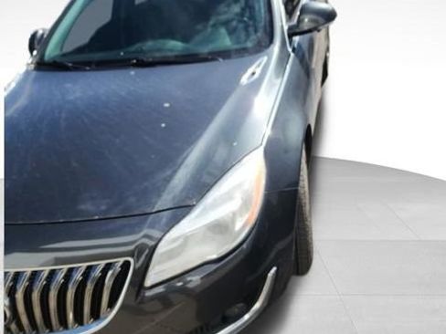 Used 2017 Buick Regal Sport Touring image 2