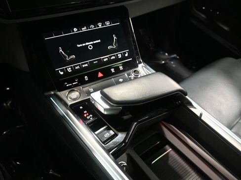 Used 2020 Audi e-tron Prestige w/ Prestige Package image 24