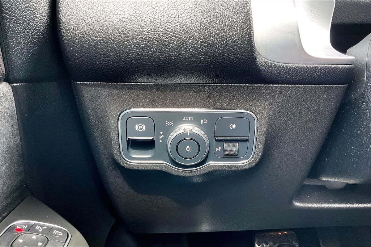 Used 2020 Mercedes-Benz GLB 250 4MATIC image 29