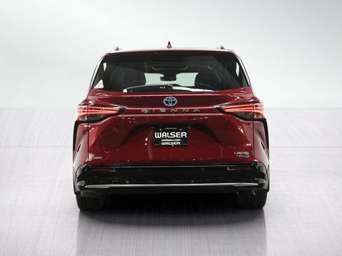 Used 2024 Toyota Sienna Limited AWD/4WD image 4