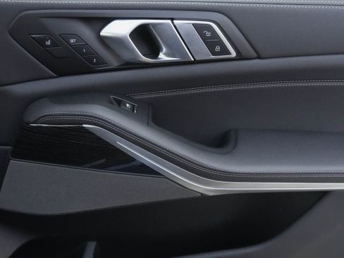 Used 2026 BMW X7 M60i image 29