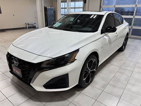 Used 2024 Nissan Altima 2.5 SR w/ SR Premium Package AWD/4WD image 1
