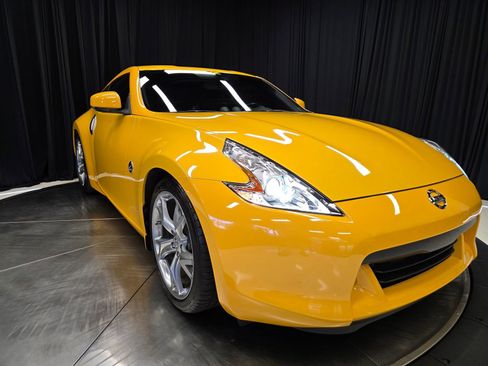 Used 2009 Nissan 370Z Touring w/ Sport Pkg RWD image 19
