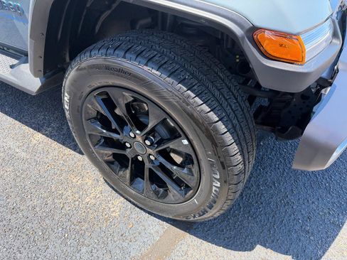 Used 2025 Jeep Wrangler Sahara AWD/4WD image 10