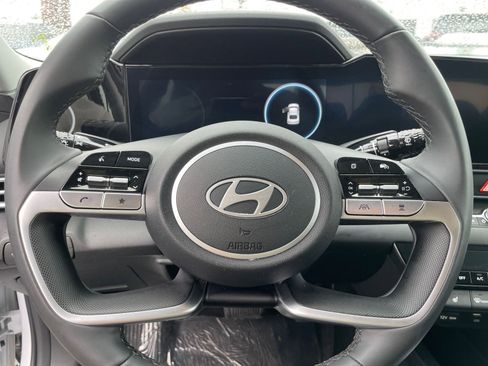 Used 2025 Hyundai Elantra SEL image 28
