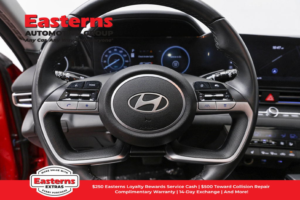 Used 2025 Hyundai Elantra SEL FWD image 11