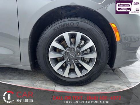 Used 2021 Chrysler Pacifica Touring-L image 47
