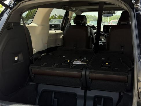 Used 2024 Toyota Sienna Platinum FWD image 29