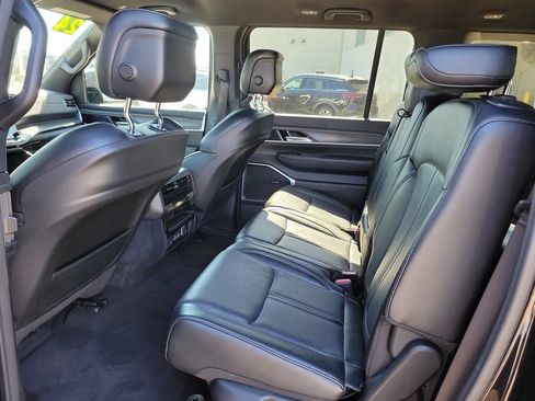 Used 2024 Jeep Wagoneer Series II w/ Flexible Seating Group AWD/4WD image 16