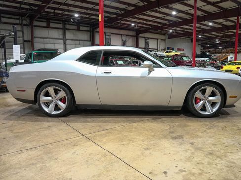 Used 2009 Dodge Challenger SRT8 RWD image 10