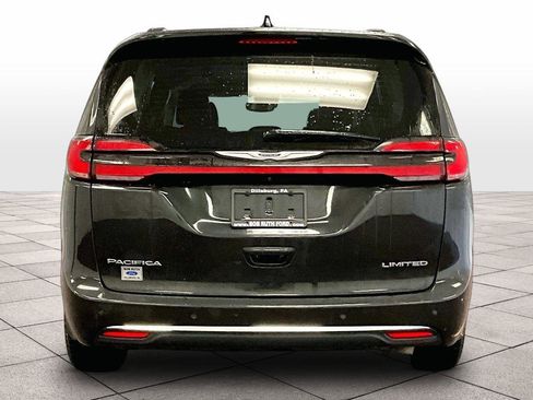Used 2023 Chrysler Pacifica Limited image 4