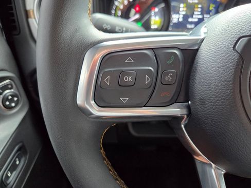 Used 2024 Jeep Wrangler Unlimited Sahara w/ Technology Group AWD/4WD image 32