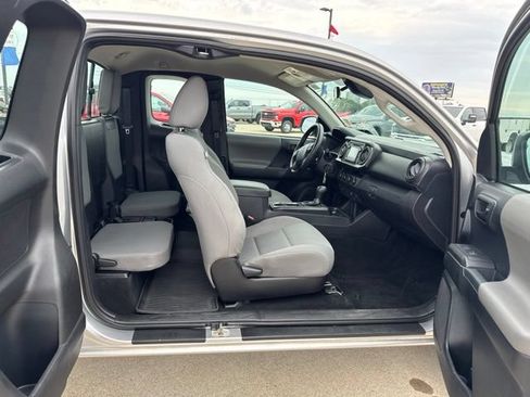 Used 2018 Toyota Tacoma SR w/ SR Convenience Package AWD/4WD image 13