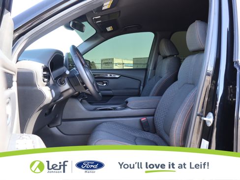 Used 2023 Honda Pilot Sport image 11