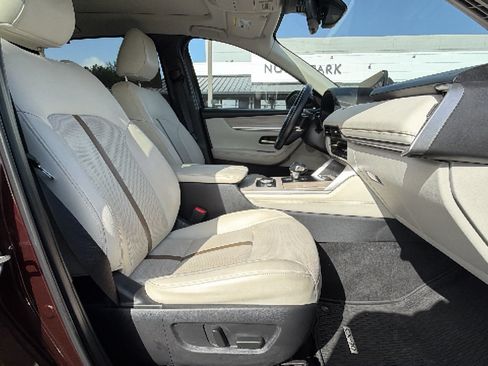 Certified 2024 MAZDA CX-90 Plug-In Hybrid w/ Premium Plus AWD/4WD image 29