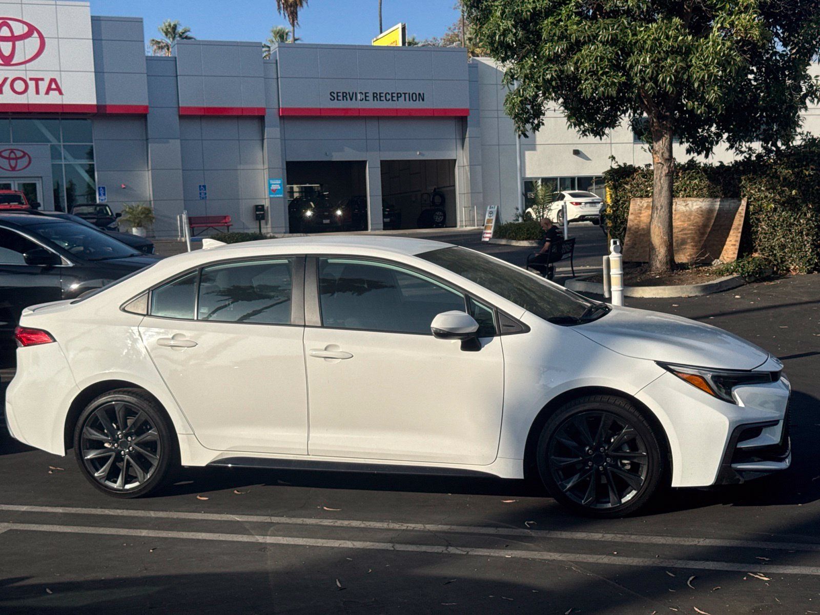 Used 2023 Toyota Corolla SE FWD image 2