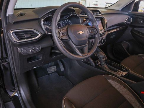 Used 2023 Chevrolet TrailBlazer LT w/ LPO, Blackout Package FWD image 11