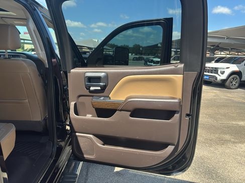 Used 2018 GMC Sierra 2500 Denali w/ Duramax Plus Package AWD/4WD image 19