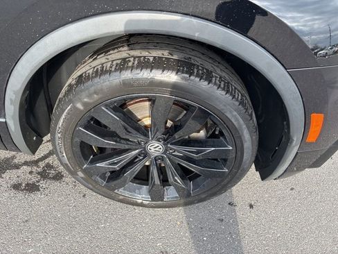 Used 2021 Volkswagen Tiguan SE R-Line image 18