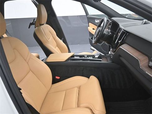 Used 2024 Volvo XC60 T8 Ultimate w/ Protection Package Premier image 28