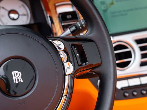 Used 2017 Rolls-Royce Dawn RWD image 56