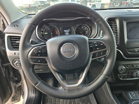 Certified 2019 Jeep Cherokee Latitude Plus w/ Comfort/Convenience Group image 18