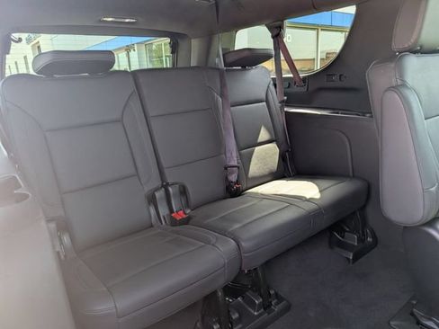 Used 2024 Chevrolet Suburban LT w/ LT Signature Package AWD/4WD image 5