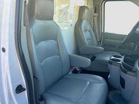 Used 2022 Ford E-350 and Econoline 350 Super Duty image 24