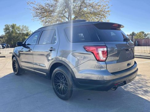 Used 2018 Ford Explorer XLT w/ Equipment Group 202A image 10