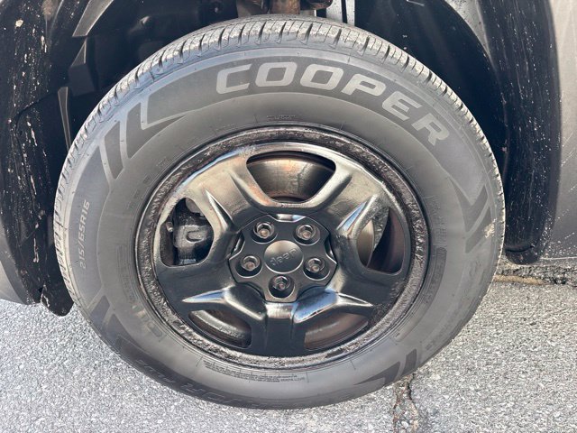 Used 2015 Jeep Renegade Sport w/ Power & Air Group FWD image 23