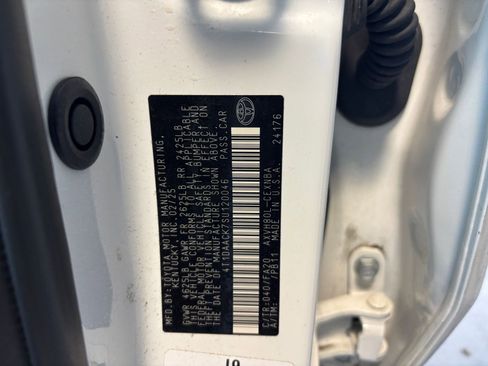 Used 2025 Toyota Camry LE image 28