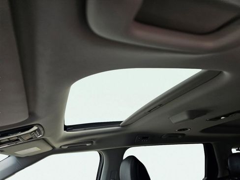 Certified 2026 Kia Carnival SX w/ SX Dark Edition Package image 19