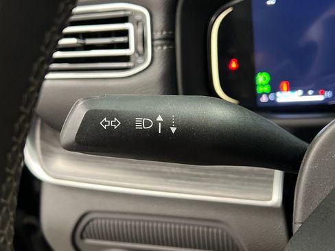 Used 2024 Jeep Wagoneer L Series II RWD image 53