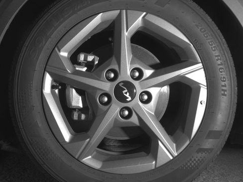 Used 2025 Kia K4 LXS image 12