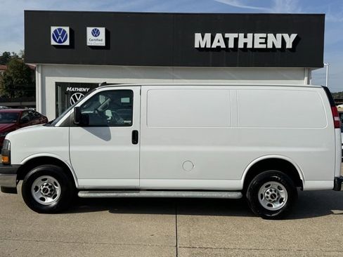 Used 2024 GMC Savana 2500 w/ Driver Convenience Package image 2