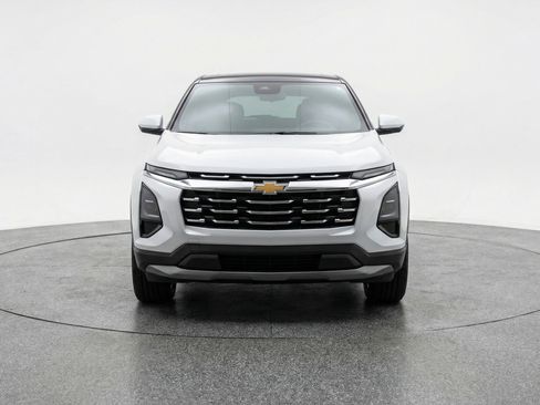 Used 2025 Chevrolet Equinox LT image 2