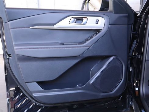 Used 2025 Ford Explorer Active RWD image 20