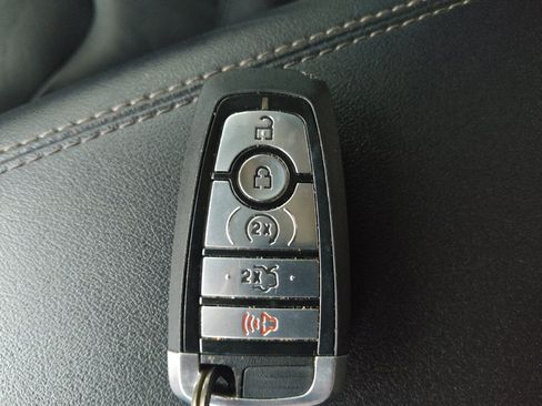 Used 2019 Ford Edge Titanium w/ Cold Weather Package FWD image 32