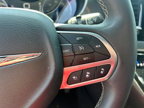 Used 2025 Chrysler Pacifica Select FWD image 22