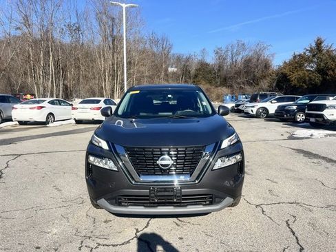 Certified 2022 Nissan Rogue SV image 2