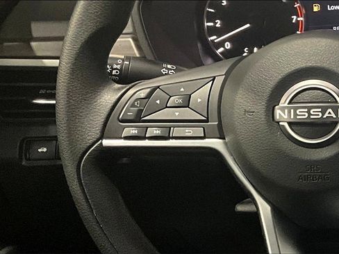 Used 2024 Nissan Altima 2.5 SV image 11