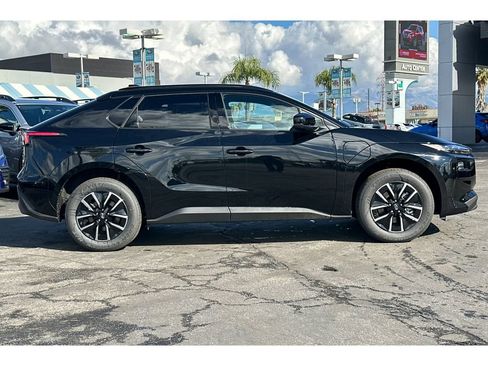 New 2026 Subaru Solterra Premium image 2