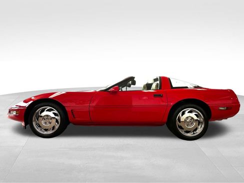 Used 1996 Chevrolet Corvette Coupe RWD image 2
