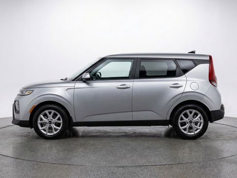 Used 2025 Kia Soul LX w/ LX Technology Package image 5