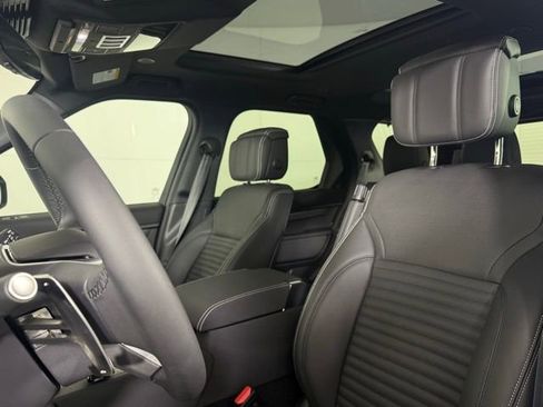 New 2025 Land Rover Discovery Dynamic SE image 5