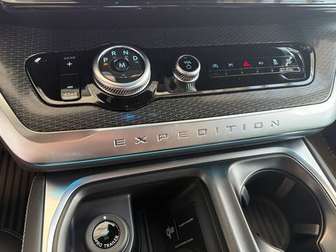 New 2027 Ford Expedition Platinum w/ Stealth Appearance Package AWD/4WD image 28