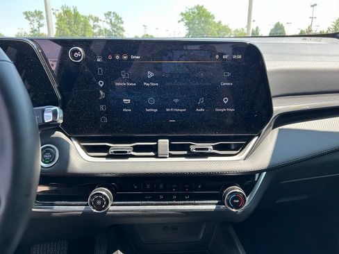Used 2025 Chevrolet Equinox LT w/ Safety and Technology Package FWD image 17