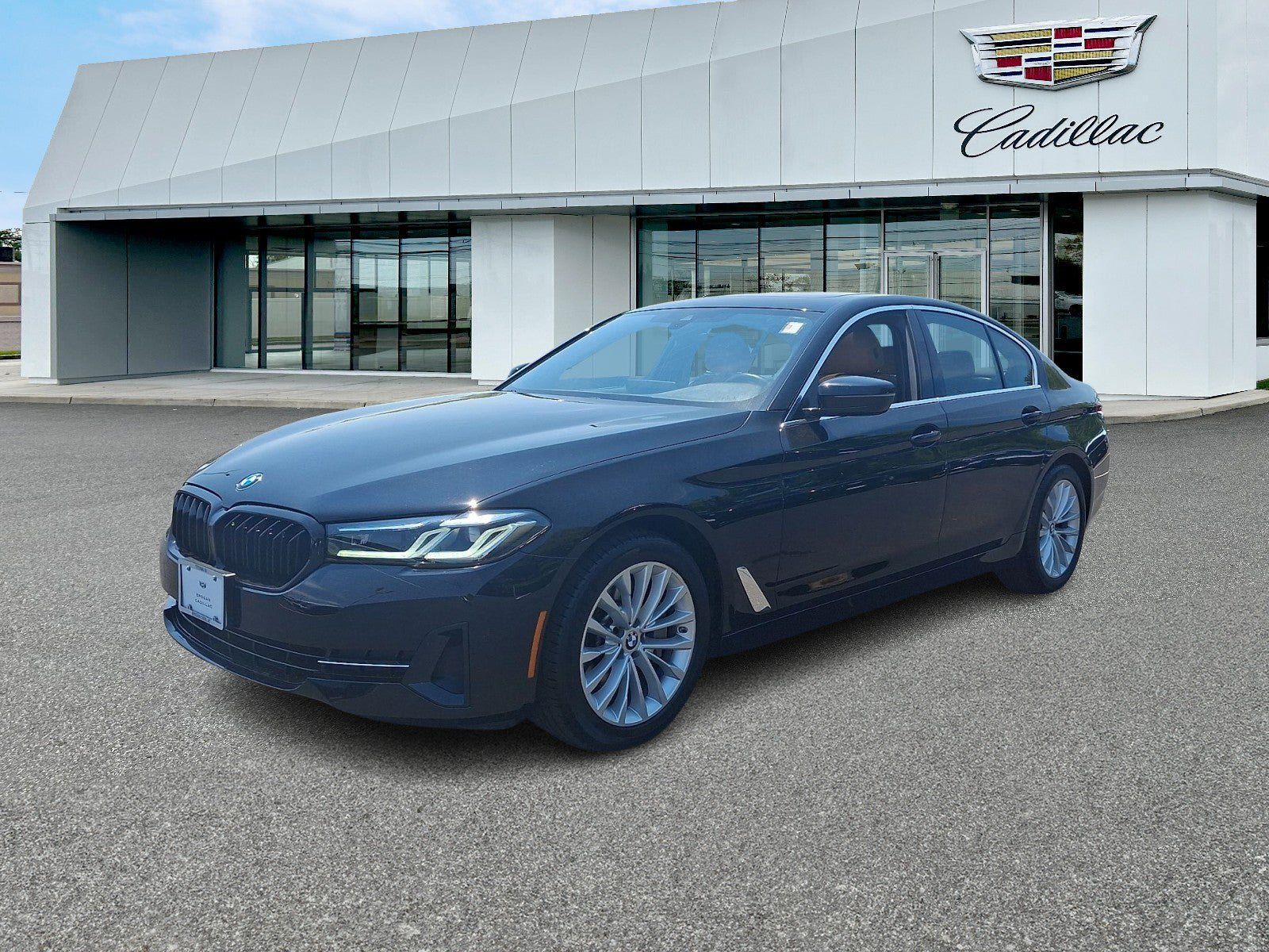 Used 2023 BMW 530i xDrive w/ Convenience Package AWD/4WD image 3