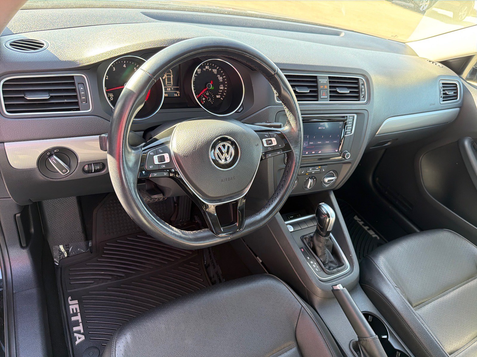 Used 2017 Volkswagen Jetta SE FWD image 13