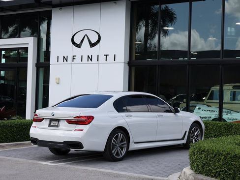 Used 2016 BMW 750i xDrive image 4